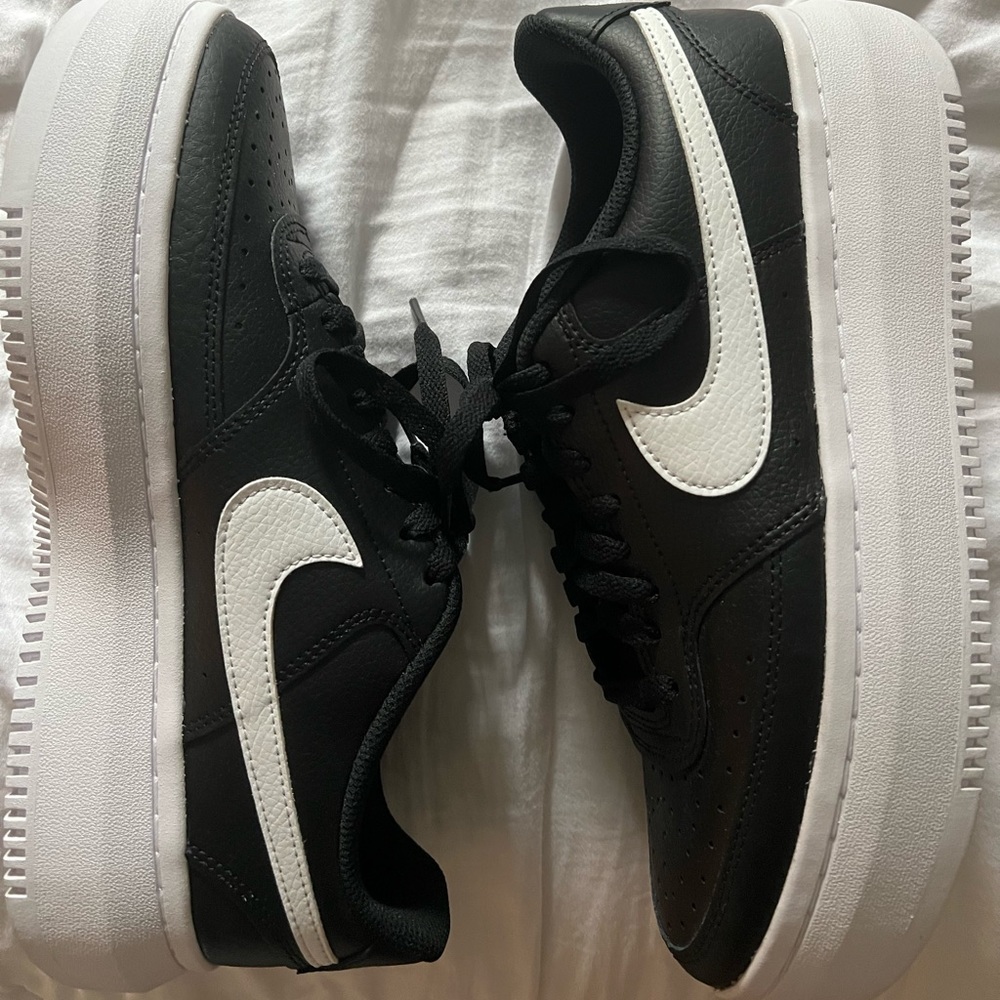 Nike platform women’s sneakers - black